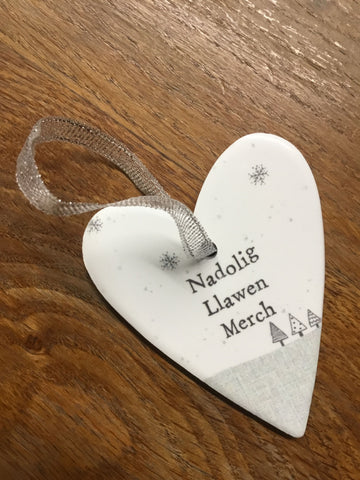 White Ceramic Heart Decoration - 'Nadolig Llawen Merch'