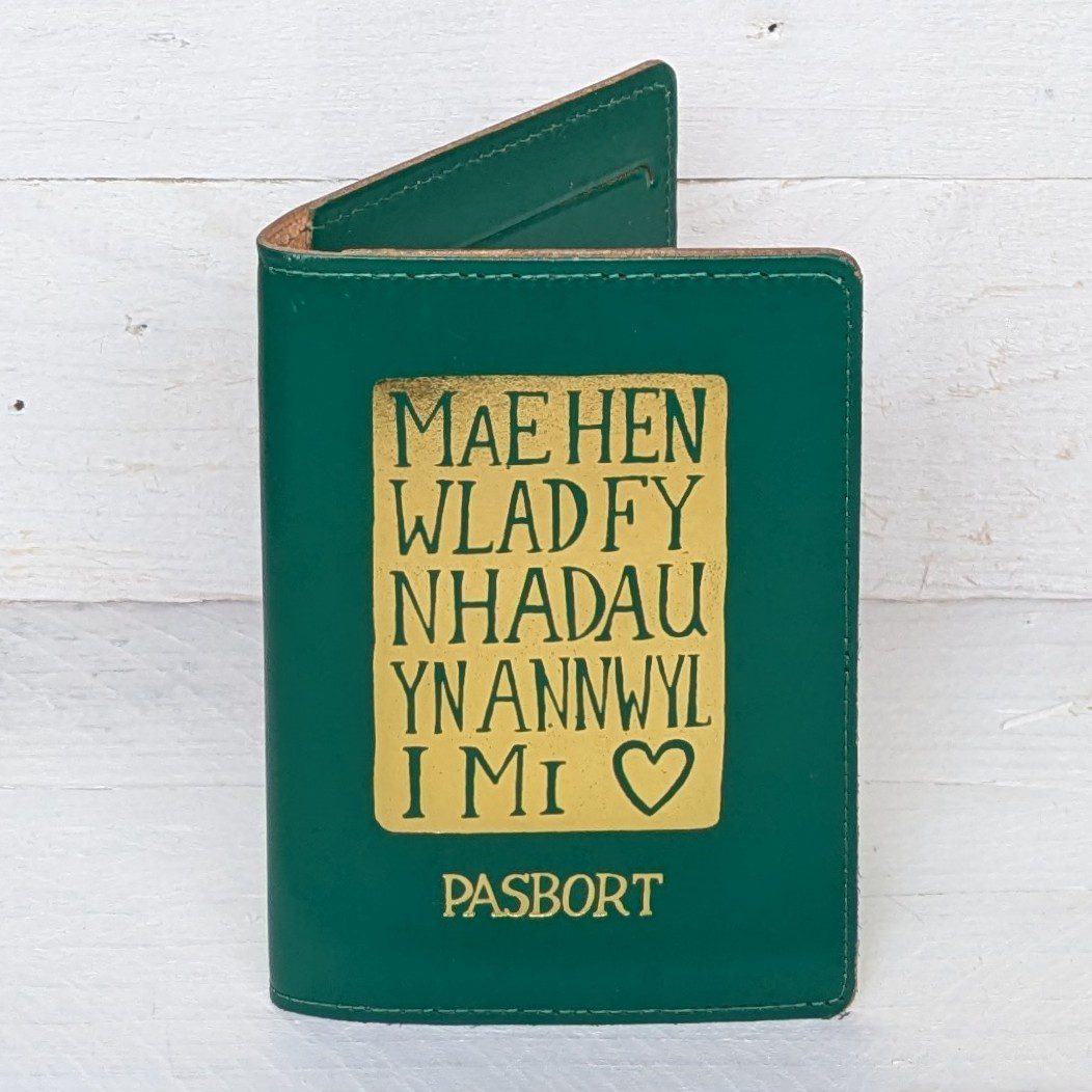 'Mae Hen Wlad fy Nhadau' Passport Cover