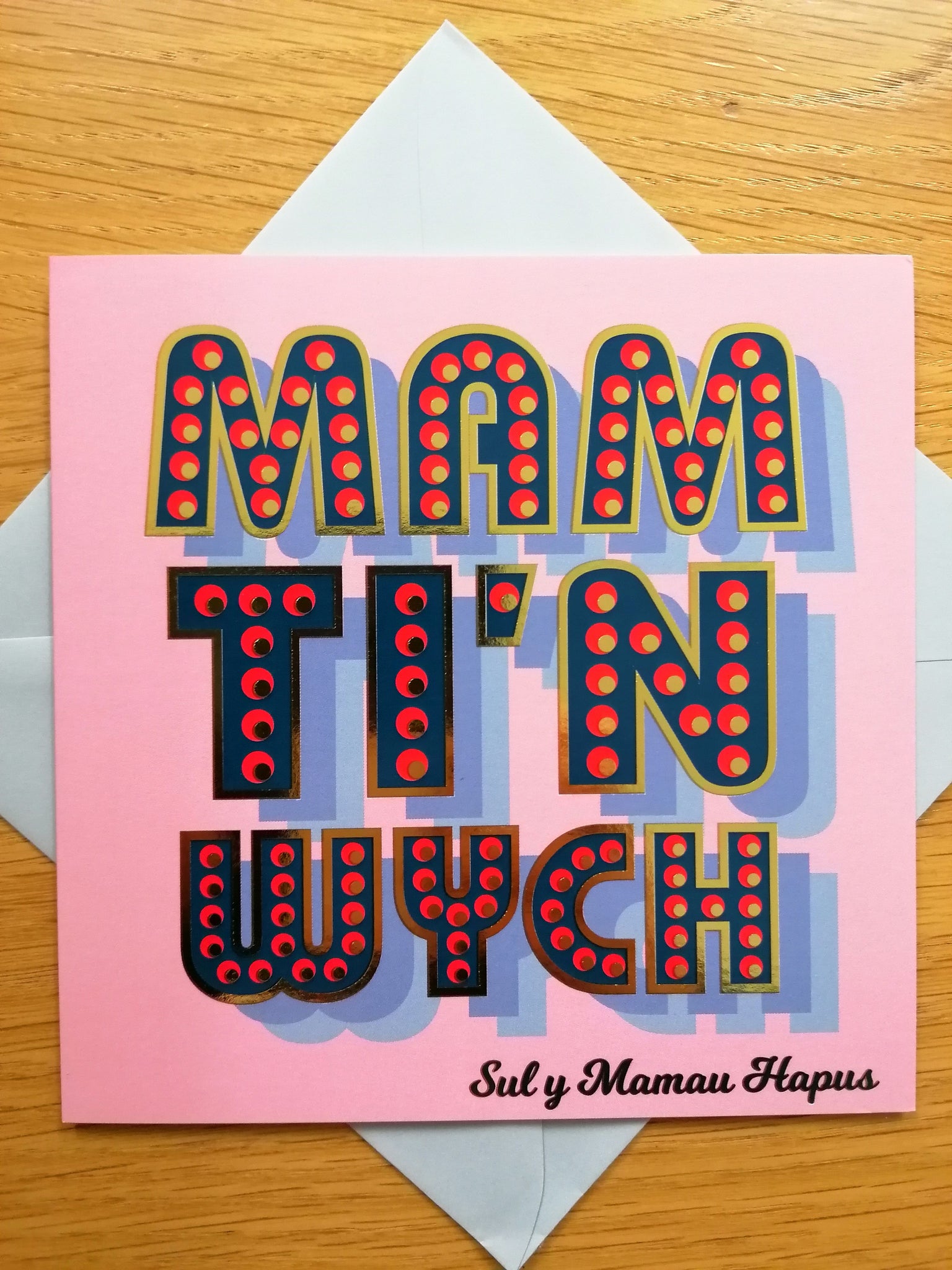 Sul y Mamau (Mother's Day) greetings card - 'Mam Ti'n Wych - Sul y Mamau Hapus'