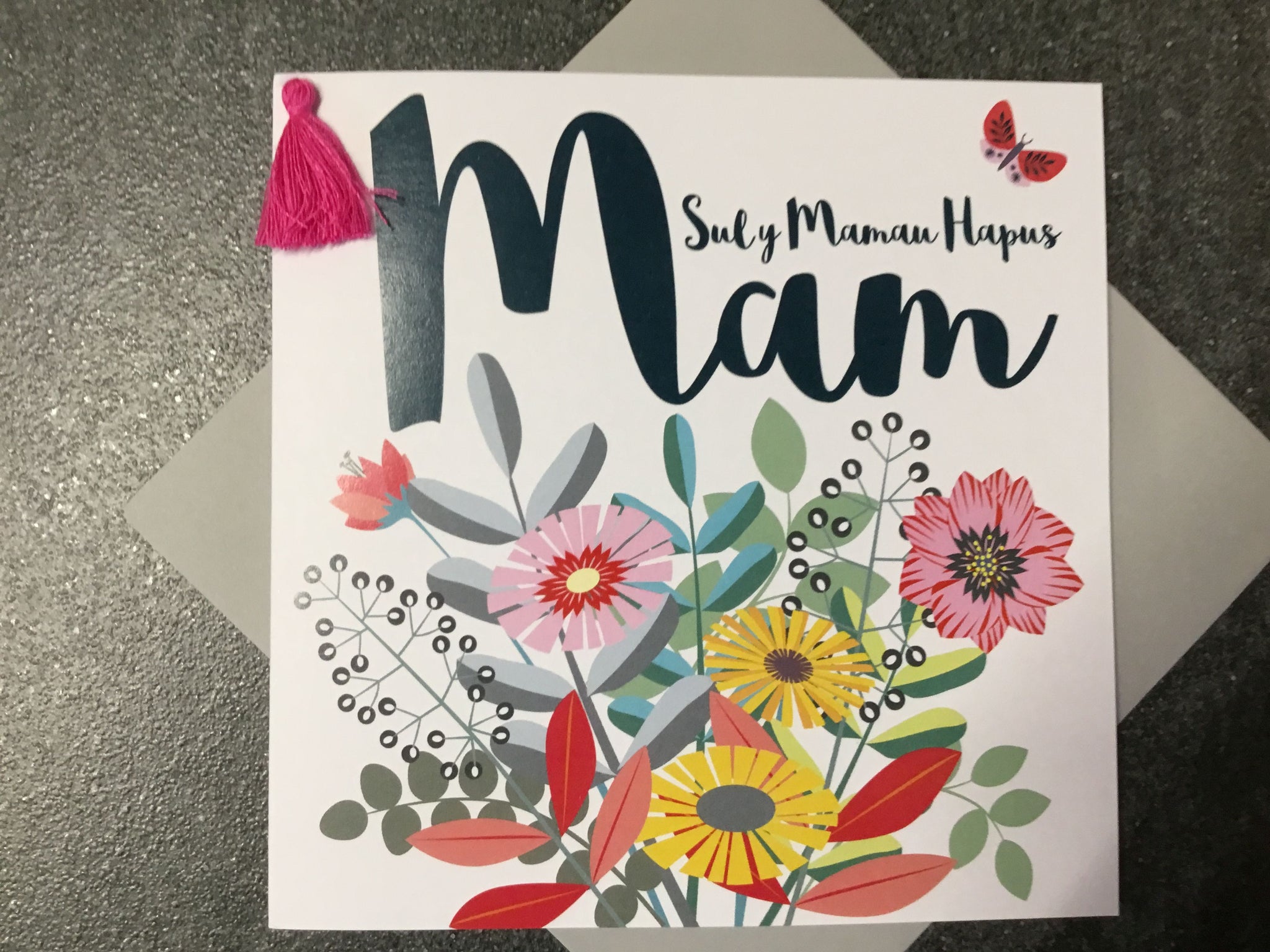 Sul y Mamau (Mother's Day) greetings card - 'Tasseled bouquet of flowers' Design